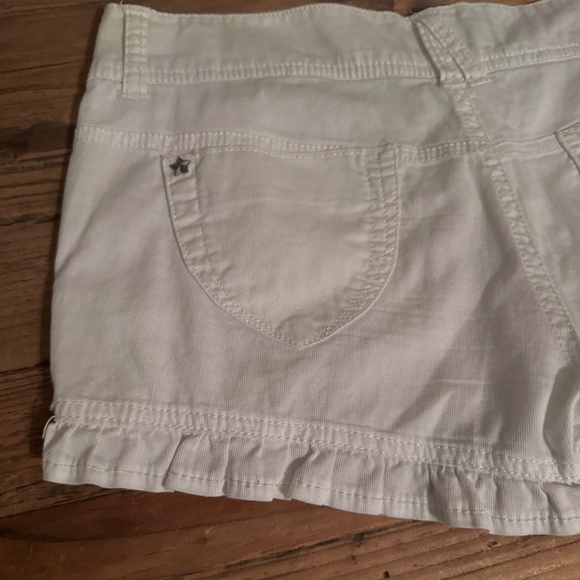 CI Sono by Cavalina Women's White Shorts Ruffle Leg 3 Button Sz Med - Picture 10 of 10